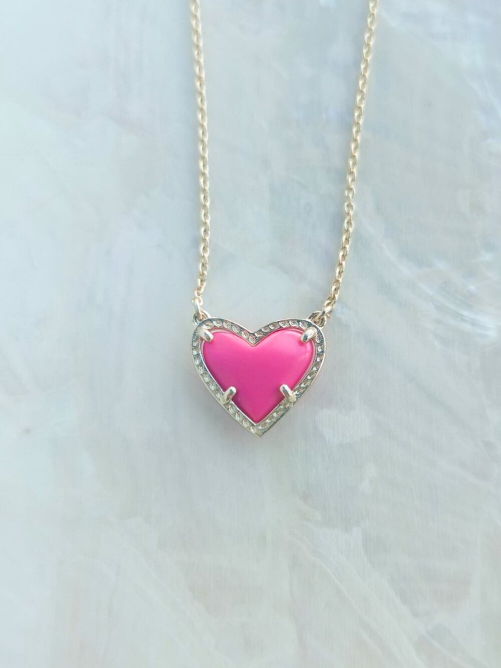 Kendra Scott • Ari Heart Gold Neon Pink Necklace